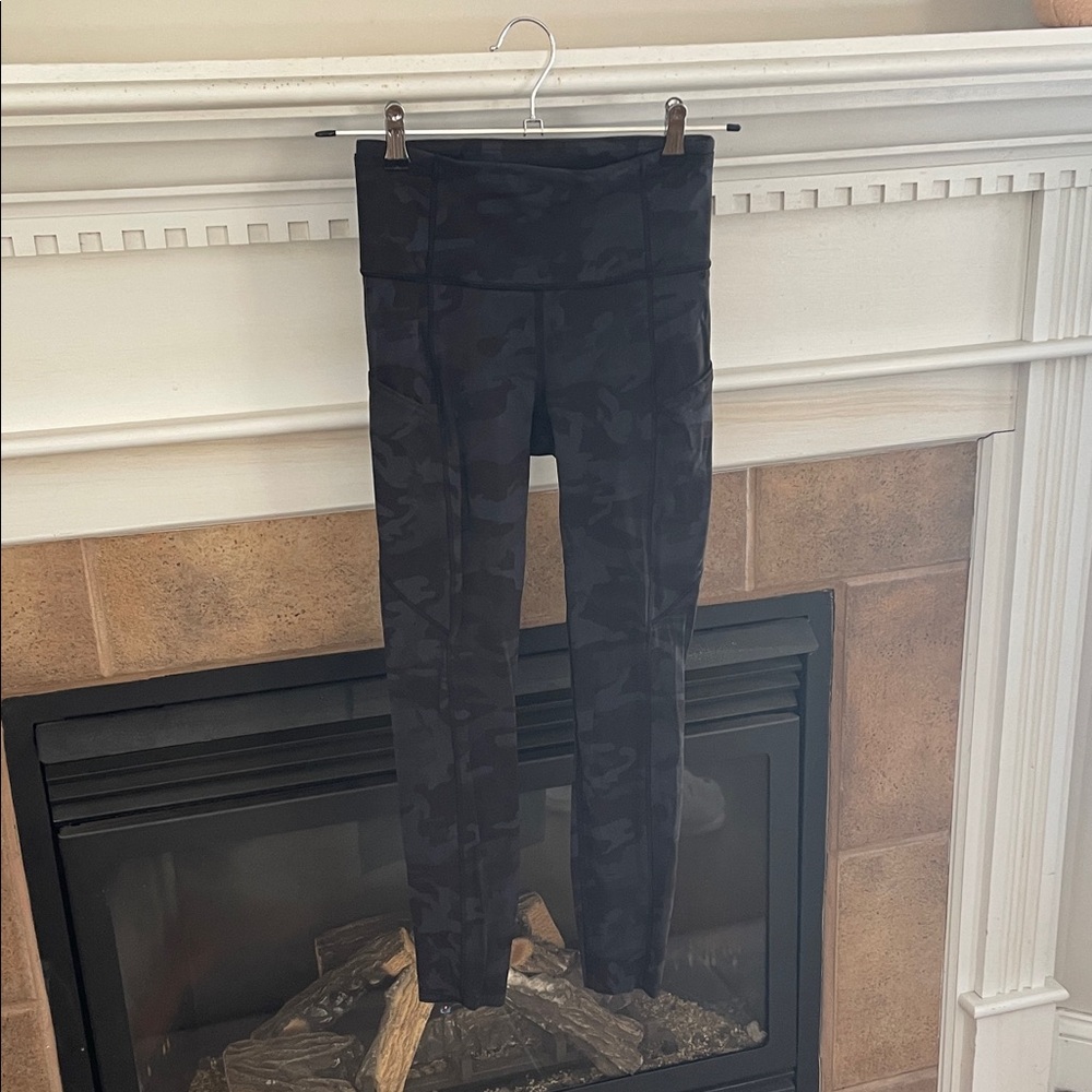 Lululemon Athletica Black Camo fast and free Leggings w/pockets